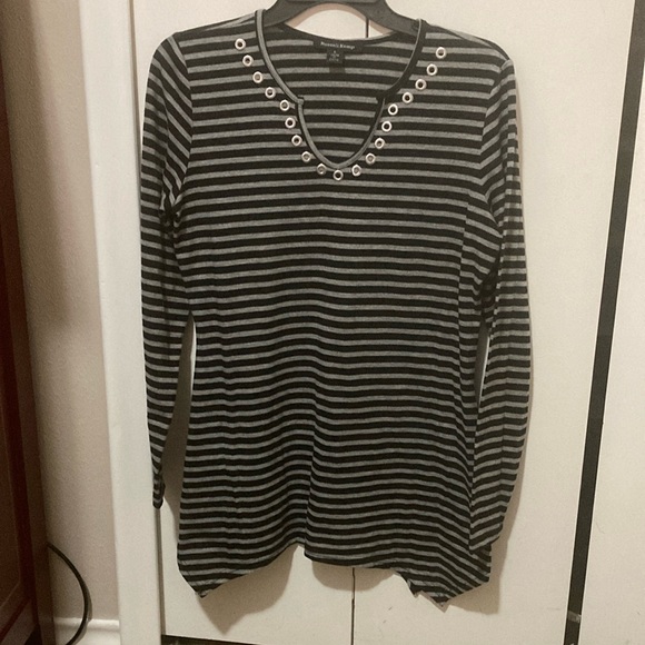 Black and white striped Tunic Top - Picture 2 of 5